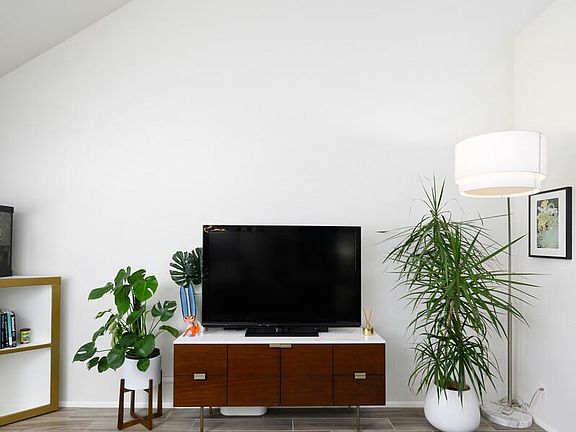 5th image of 3807 N 30th St Unit 20