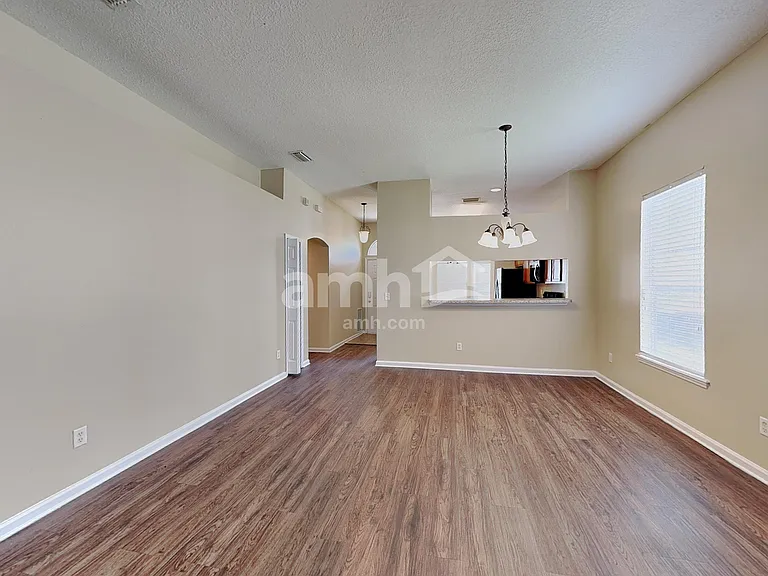 10902 Campus Heights Ln — Photo 5