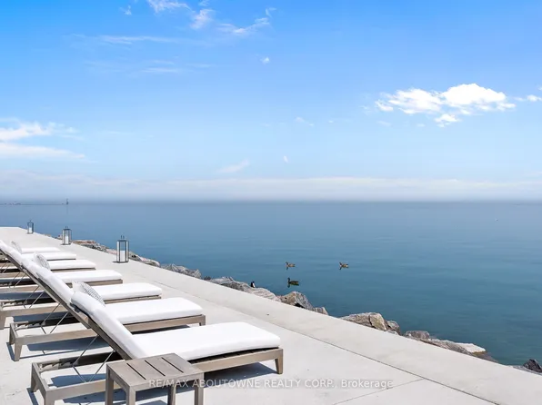 3 Ennisclare Dr E, Oakville, ON L6J 4N3