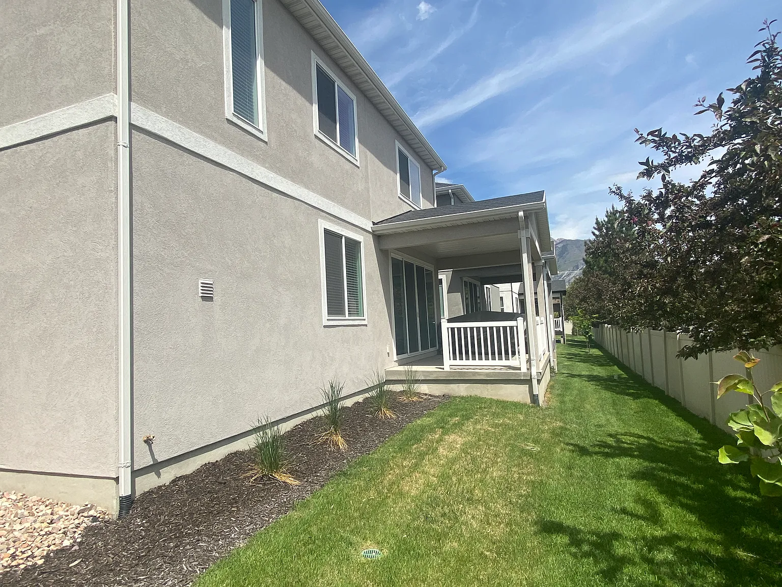 3 bed, 2.5 bath, 2104 sqft, $2,400 — Photo 3