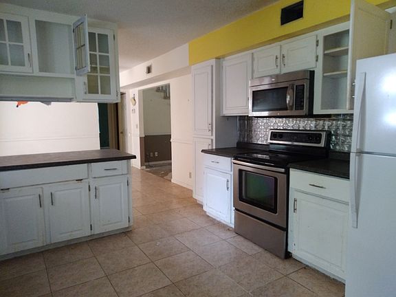 3rd image of 1485 S River Oaks Dr