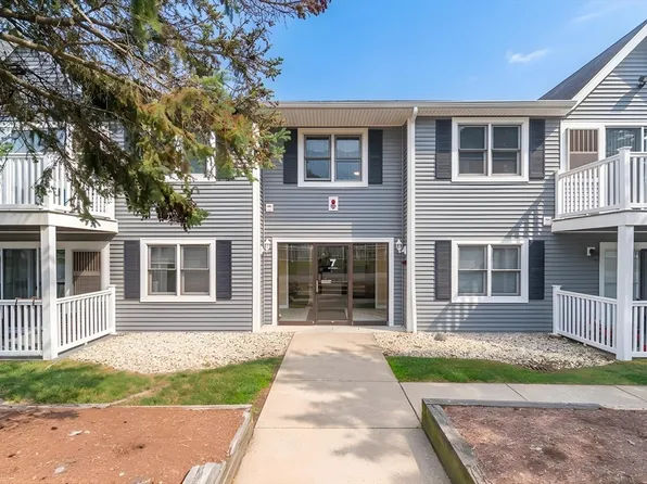 450 Somerset Ave APT 705, Taunton, MA 02780