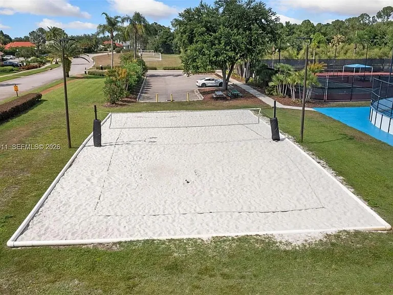 11016 Tahiti Isle Ln — Photo 38