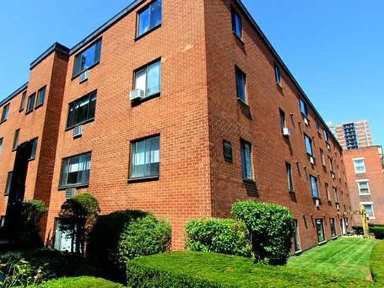 220 Babcock St #10A — Photo 8