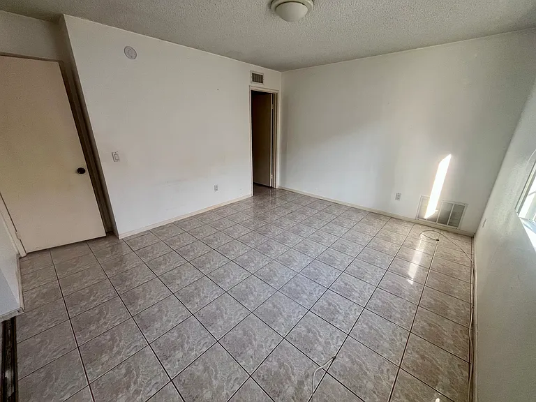 2346 Seabright Ave — Photo 11