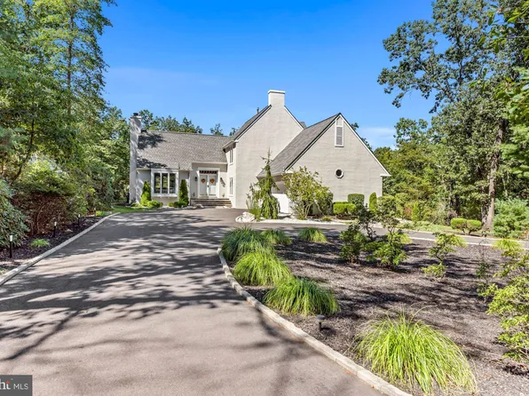 4 Corsham Dr, Medford, NJ 08055