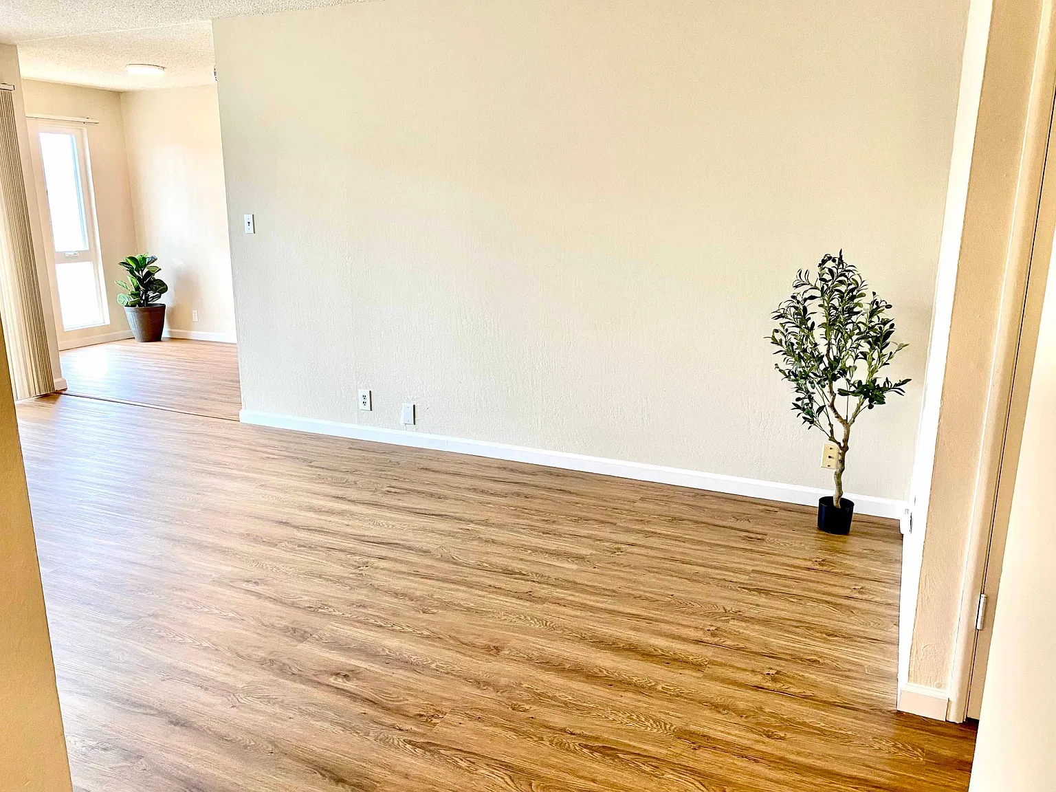 2 bed, 900 sqft, $2,495 — Photo 3