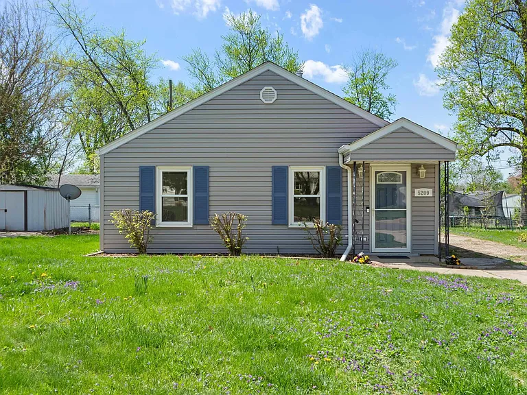 5209 N Glen Elm Dr — Photo 1