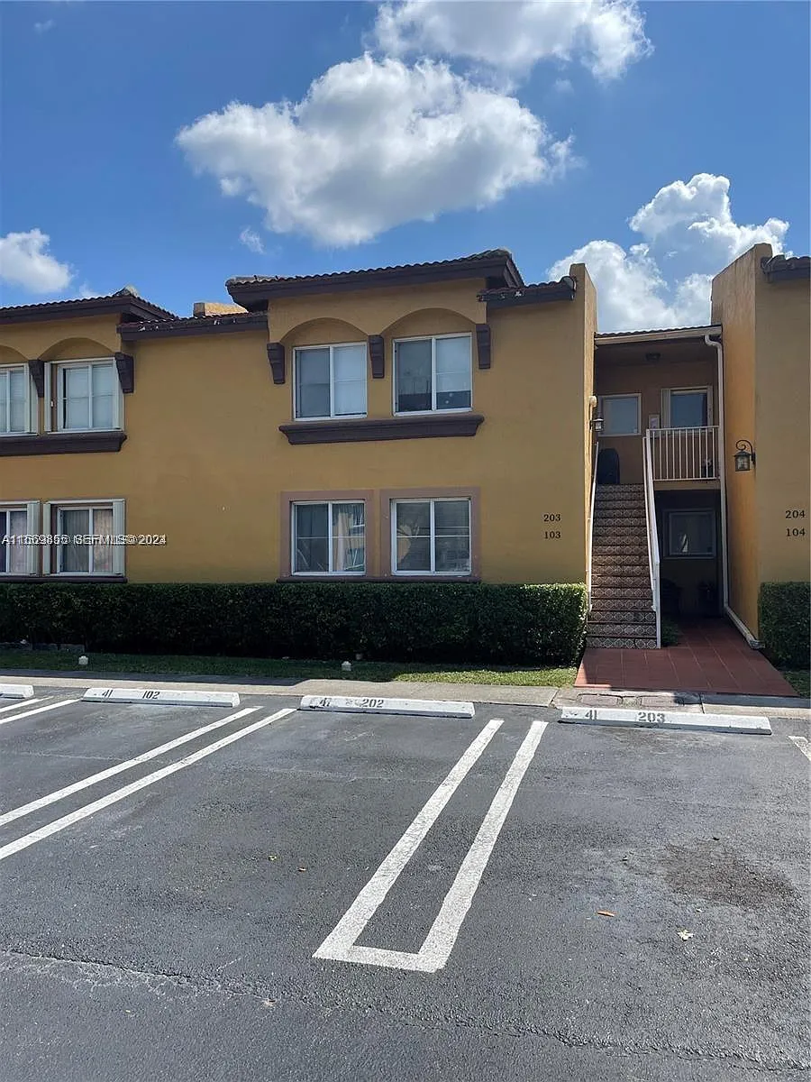 Building Photo - 15741 SW 137th Ave #103