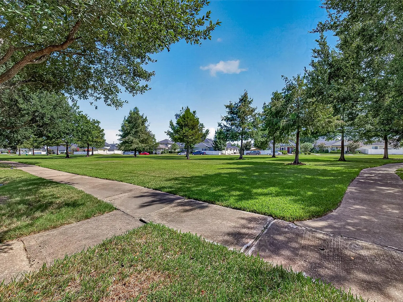 3 bed, 2.5 bath, 2124 sqft, $1,875 — Photo 2