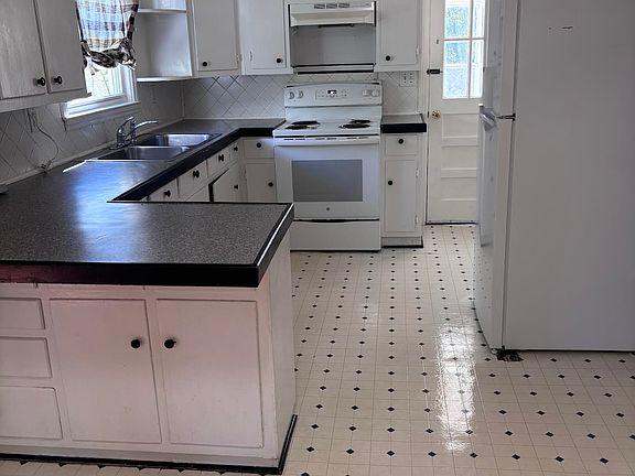 2nd image of 705 W Lake Rd