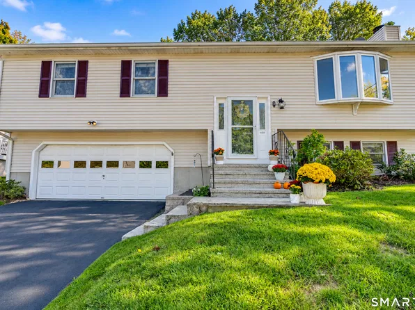 9 Hopkins Court, Branford, CT 06405