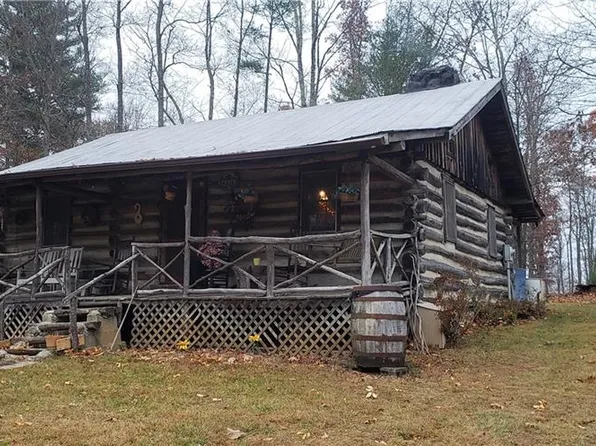 1910 Sutphintown Rd, Dugspur, VA 24325