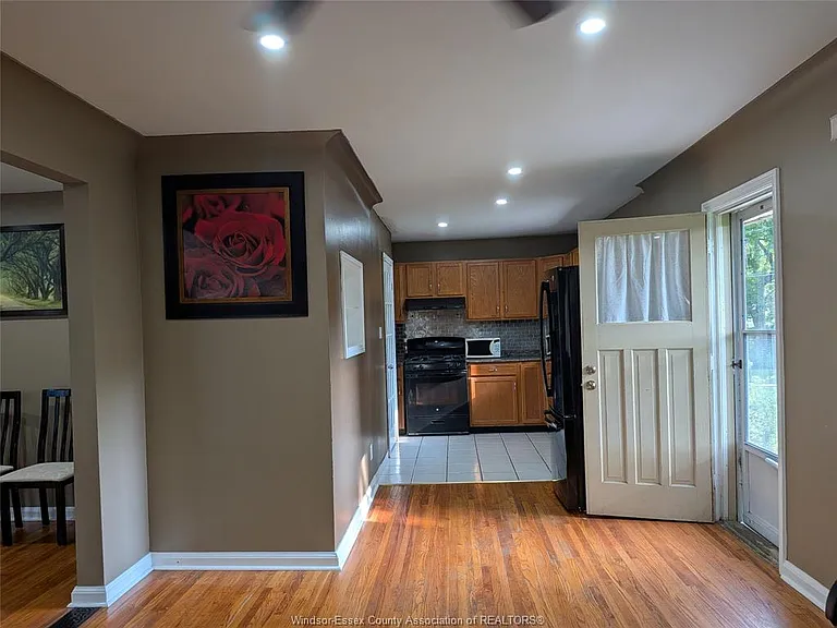 3130 Academy Dr — Photo 2
