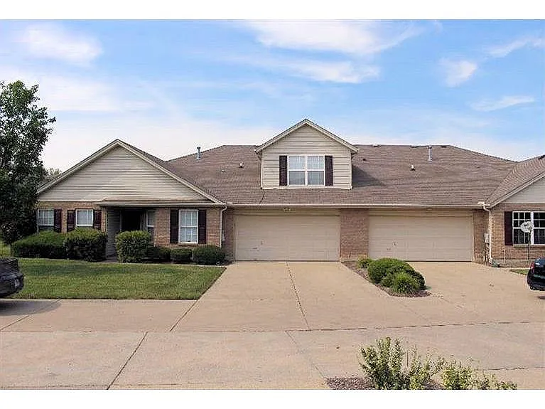 4027 Twin Lakes Cir photo 1