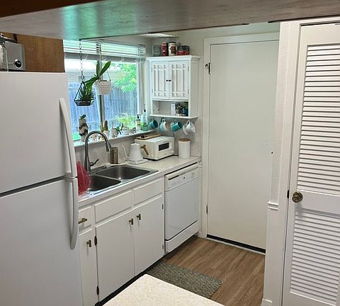 4th image of 7602 Hardy Dr #B