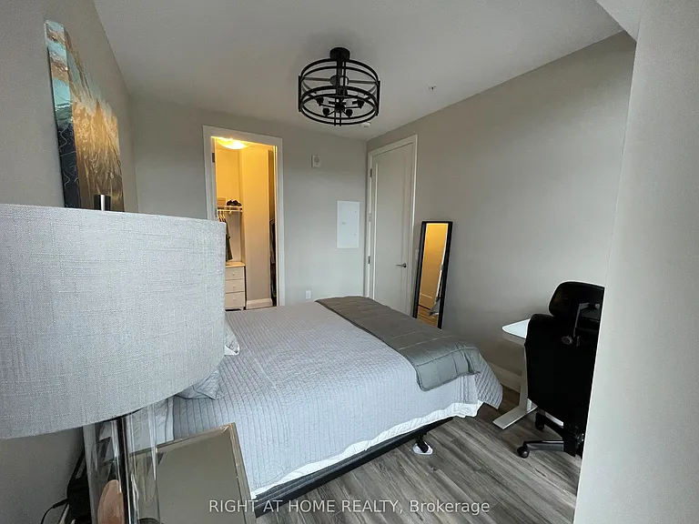 118 King St E #1015 — Photo 19