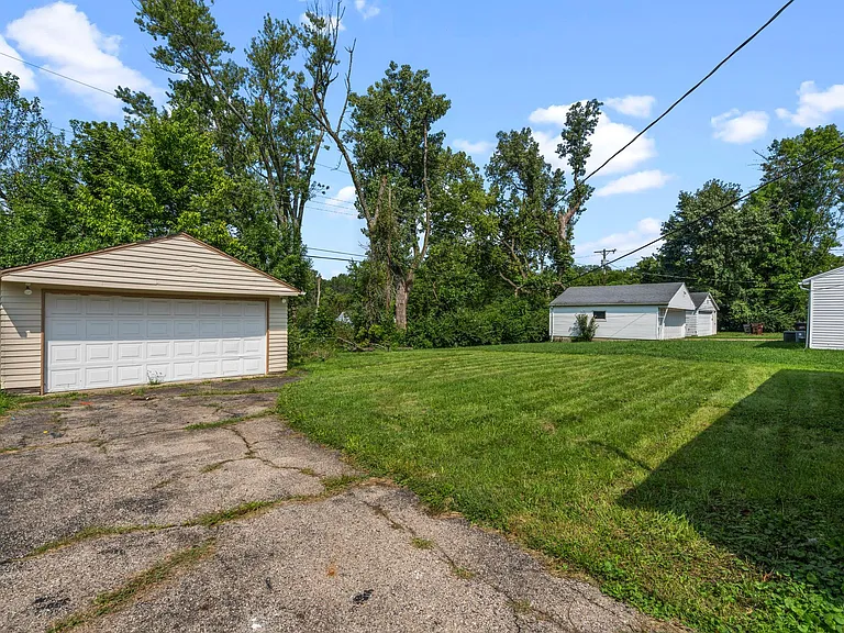 4441 Marlowe St — Photo 37