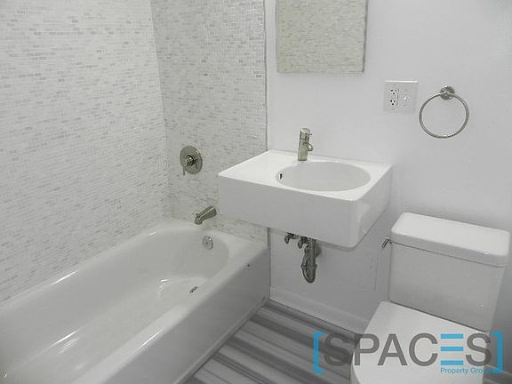 3rd image of 800 Hinman Ave APT 203