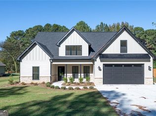 140 Cambridge Ct, Calhoun, GA 30701