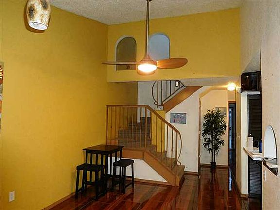 4th image of 11024 Oasis Dr