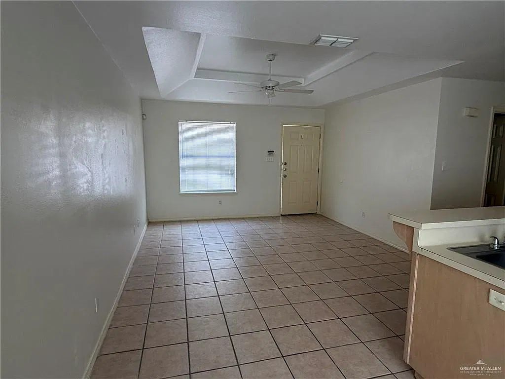 2 bed, 2.0 bath, 864 sqft, $825 — Photo 2