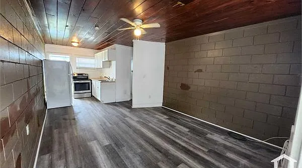 2 bed, 800 sqft, $1,600 — Photo 2