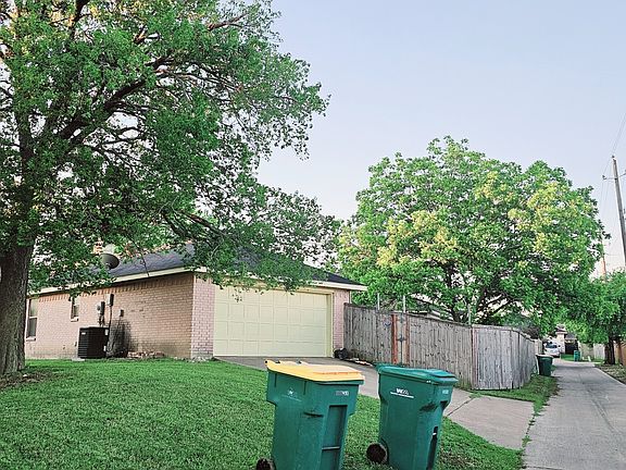 2nd image of 905 Crestwood Dr