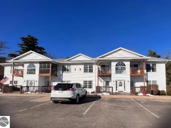 1025 E Lincoln St APT 16, East Tawas, MI 48730