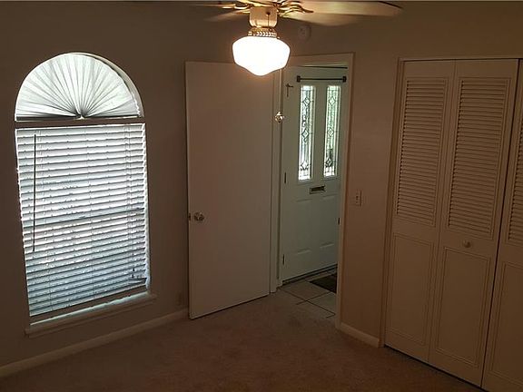 5th image of 90 Townhouse Ln