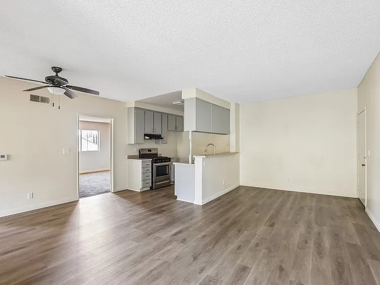 8541 Foothill Blvd., Sunland — Photo 36