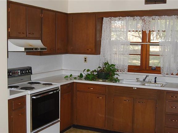 5th image of 4613 Roosevelt Ave