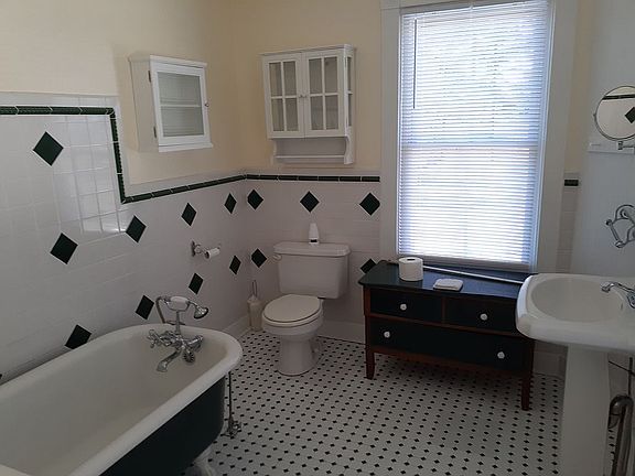 Upstairs bathroom with clawfoottub