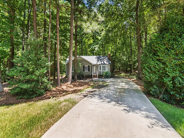 3921 Bamburgh Ln — Photo 3
