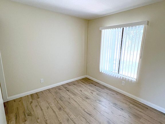 4th image of 25880 Dartmouth St #11