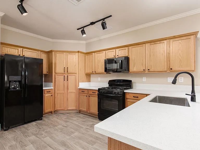 8723 Evan Lilas St — Photo 12