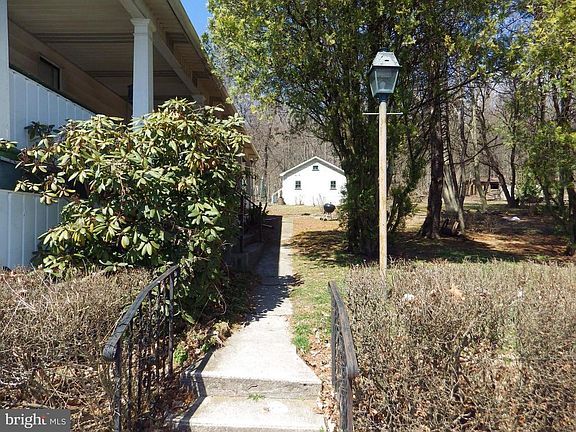 4th image of 1923 E Grand Ave