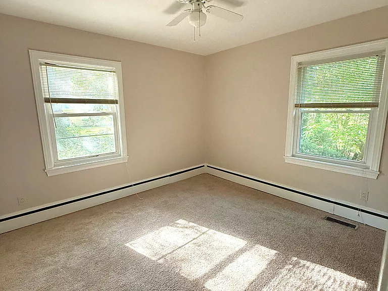 402 Elberta Ave — Photo 2