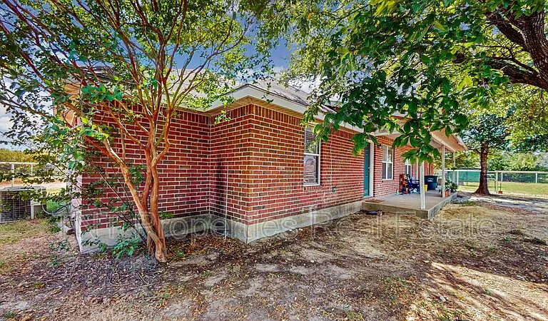 9803 Riskys Ranch Dr — Photo 4