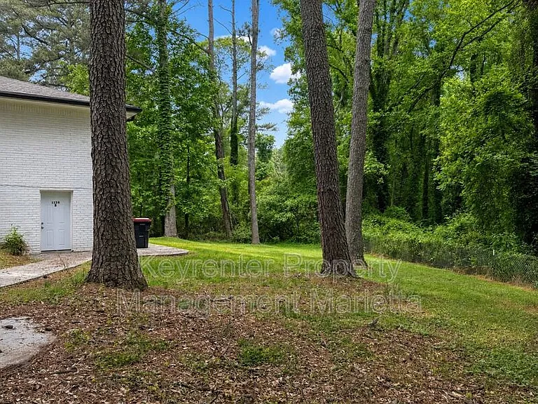 1138 Gerald Pl SW #B — Photo 4