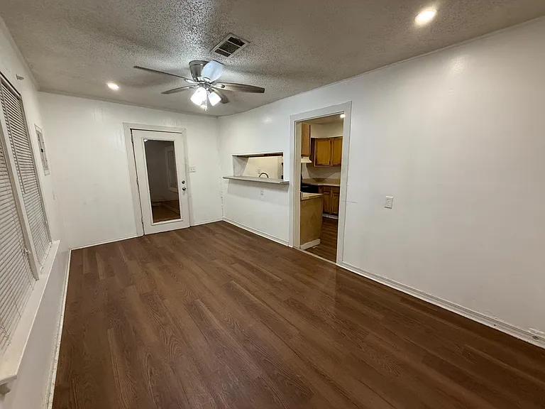 547 Commerce St — Photo 1