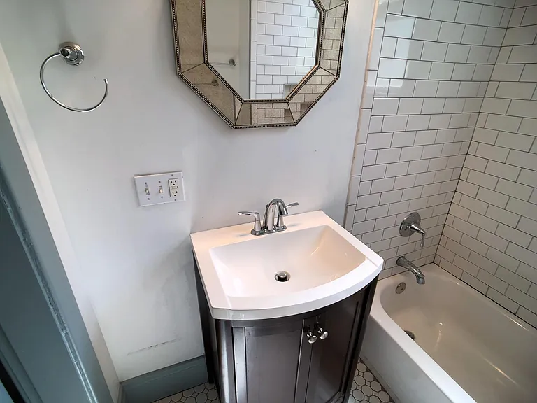 1813 Elliott Ave — Photo 16