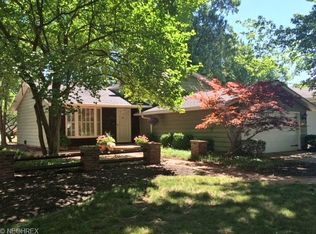 437 Waterbury Dr, Eastlake, OH
