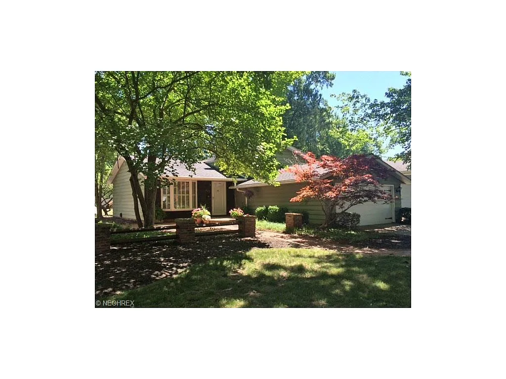 437 Waterbury Dr photo 1