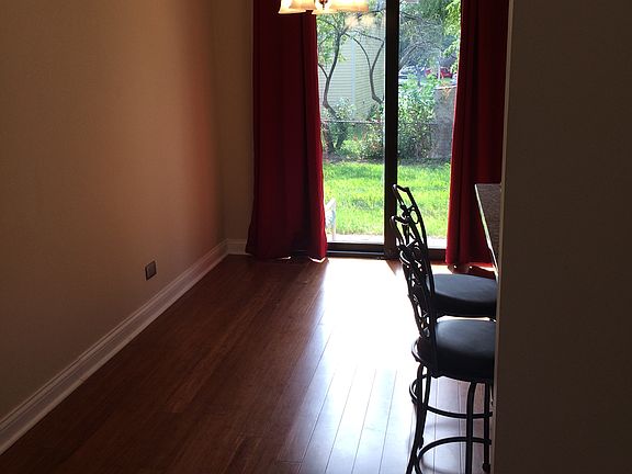 Dining & breakfast bar area