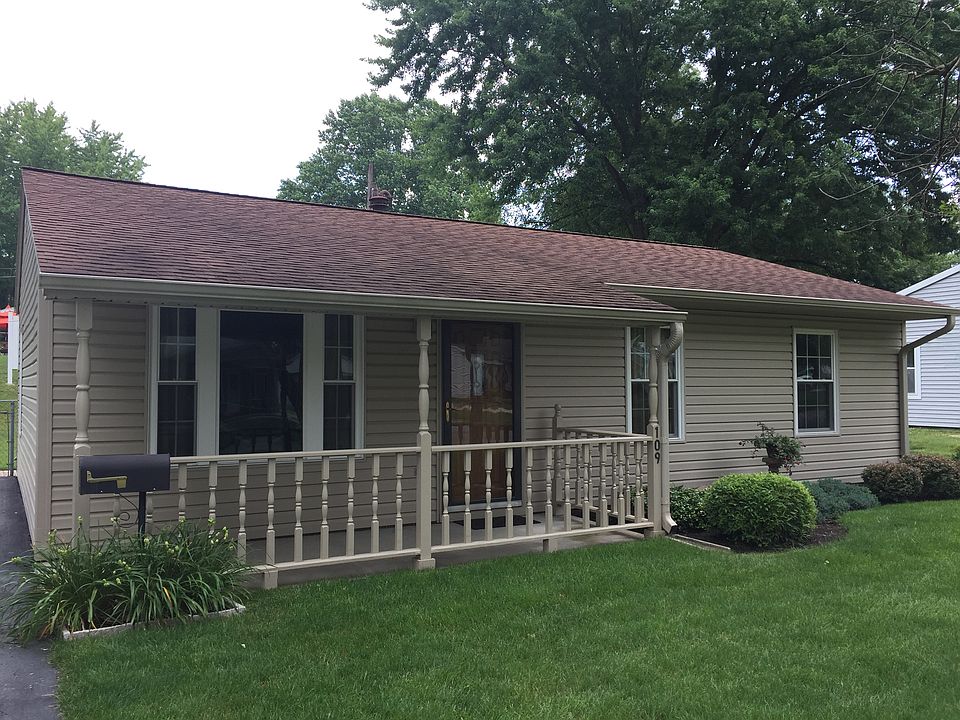 Front view. Concrete porch.