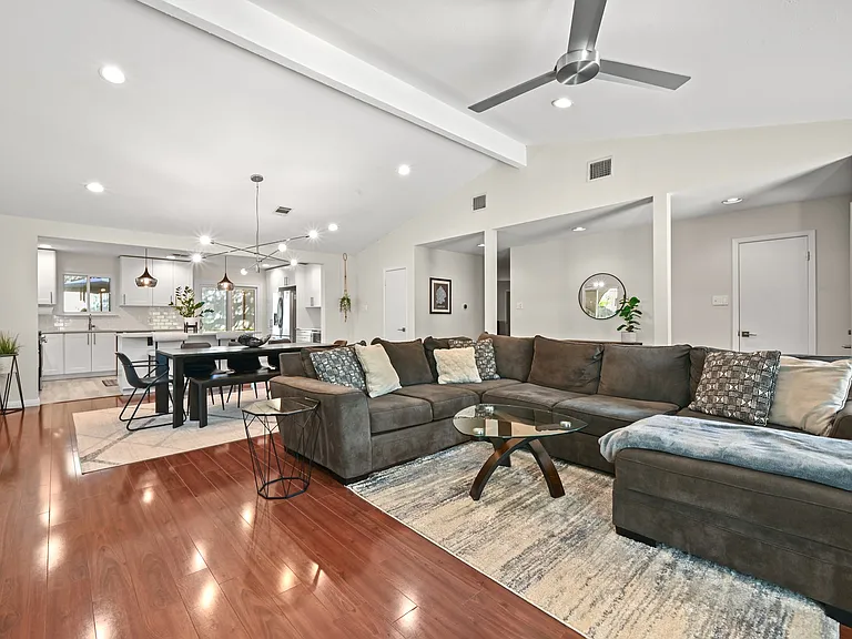 7806 Lowdes Dr — Photo 7