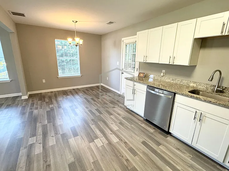 4428 Guildhall Dr — Photo 3