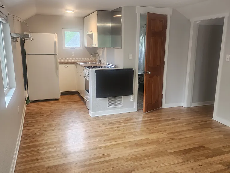 520 S Bryan Ave #C — Photo 4