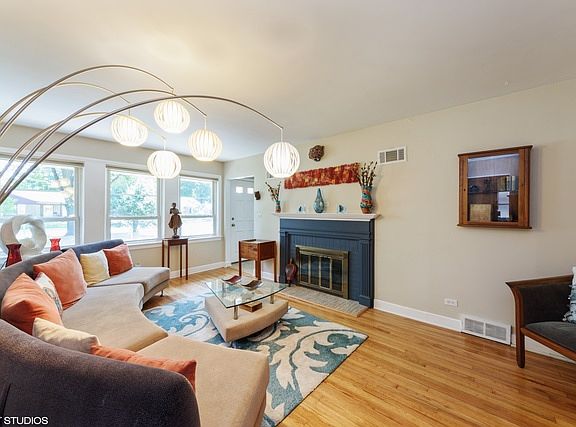 5th image of 210 N Dryden Pl